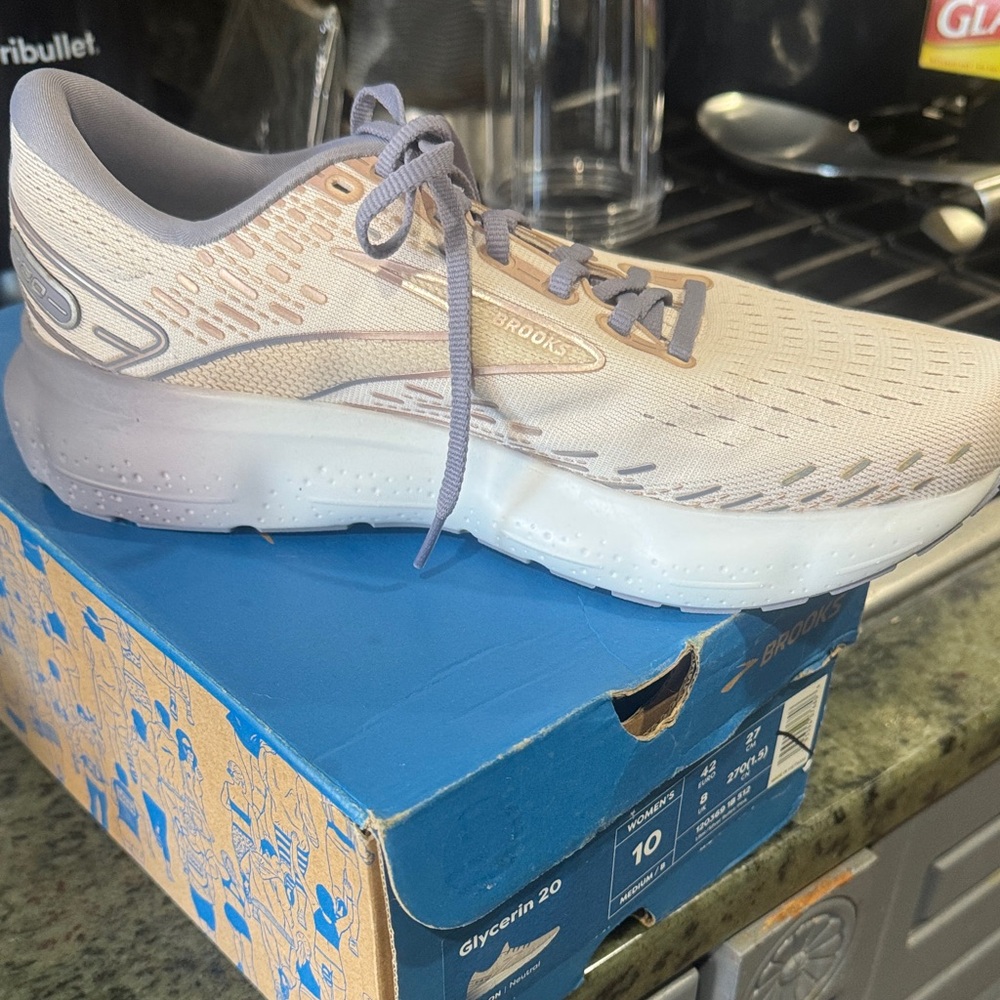 NEW - Brooks Glycerin 20 Women’s Sneakers - Lavender Accent SIZE 10